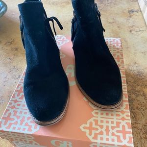 Gianni Bini black booties!